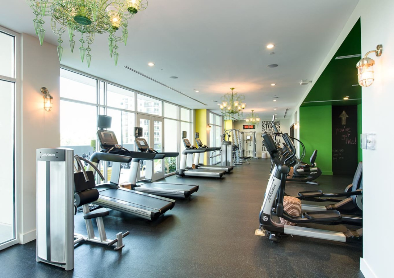 chic-and-serene-flat-or-midtown-or-local/