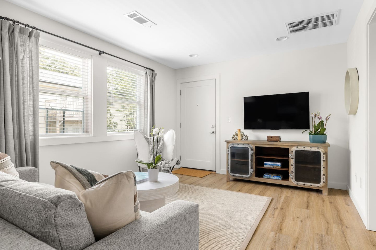 tranquil-flat-or-virginia-highland-or-local/