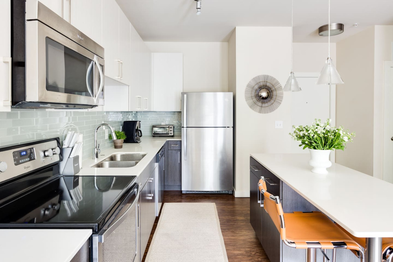 Cozy and Chic Apartment | Inman Park | LOCAL - Atlanta