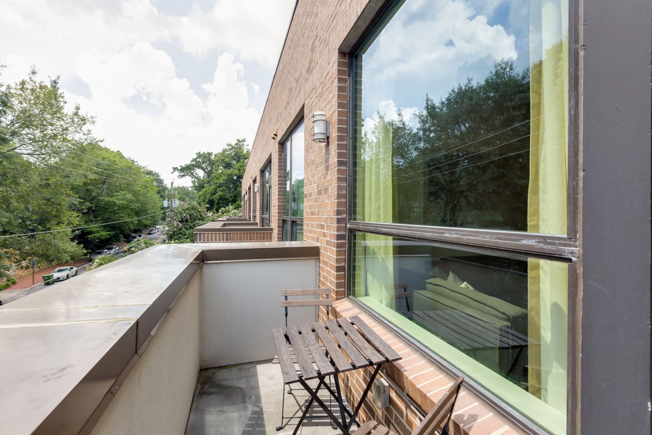 Cozy and Chic Apartment | Inman Park | LOCAL - Atlanta