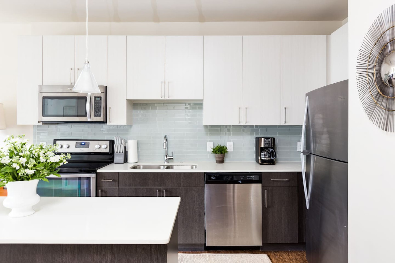 Cozy and Chic Apartment | Inman Park | LOCAL - Atlanta