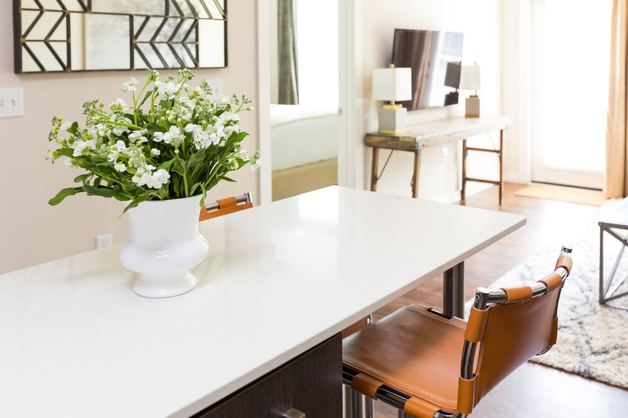 Cozy and Chic Apartment | Inman Park | LOCAL - Atlanta