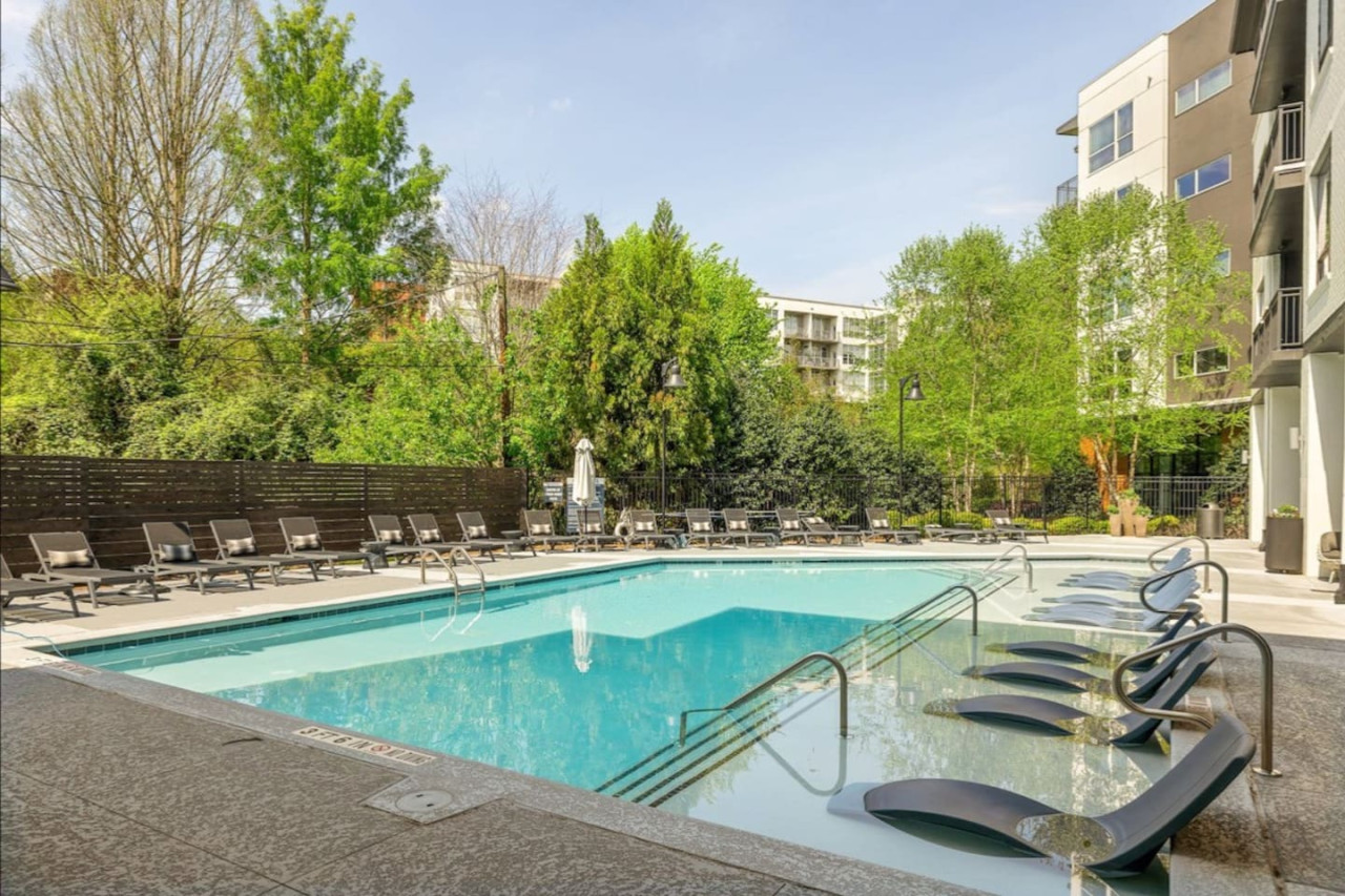 Cozy and Chic Apartment | Inman Park | LOCAL - Atlanta