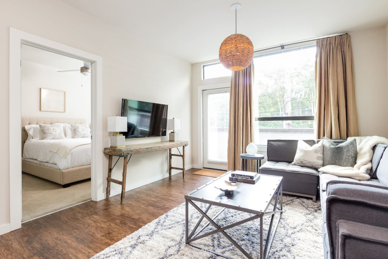 Cozy and Chic Apartment | Inman Park | LOCAL - Atlanta