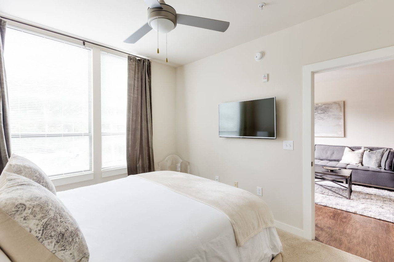 Cozy and Chic Apartment | Inman Park | LOCAL - Atlanta