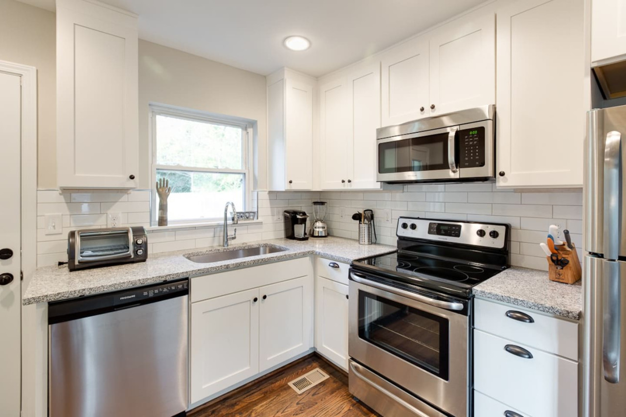 Cozy Hideaway | Kirkwood | LOCAL - Atlanta