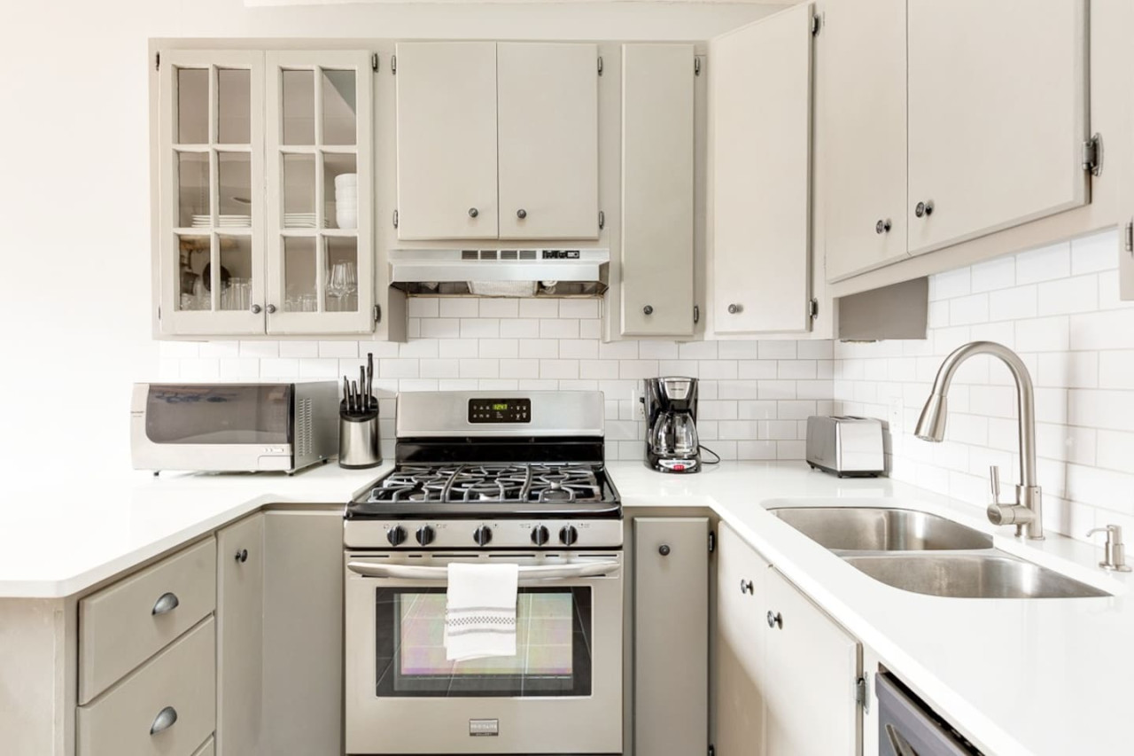 cozy-and-bright-abode-or-ormewood-park-or-local/