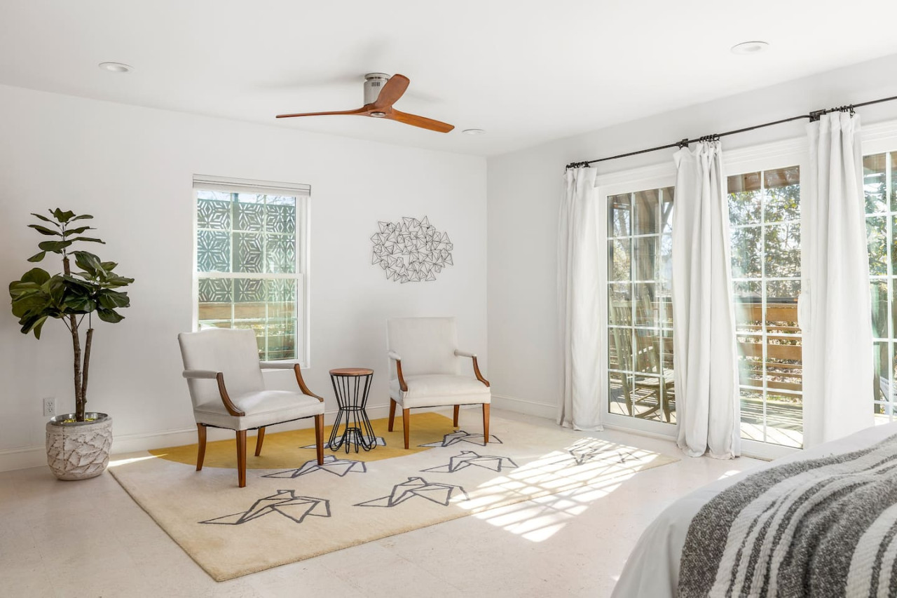 Bright and Spacious Home | Hapeville | LOCAL - Hapeville