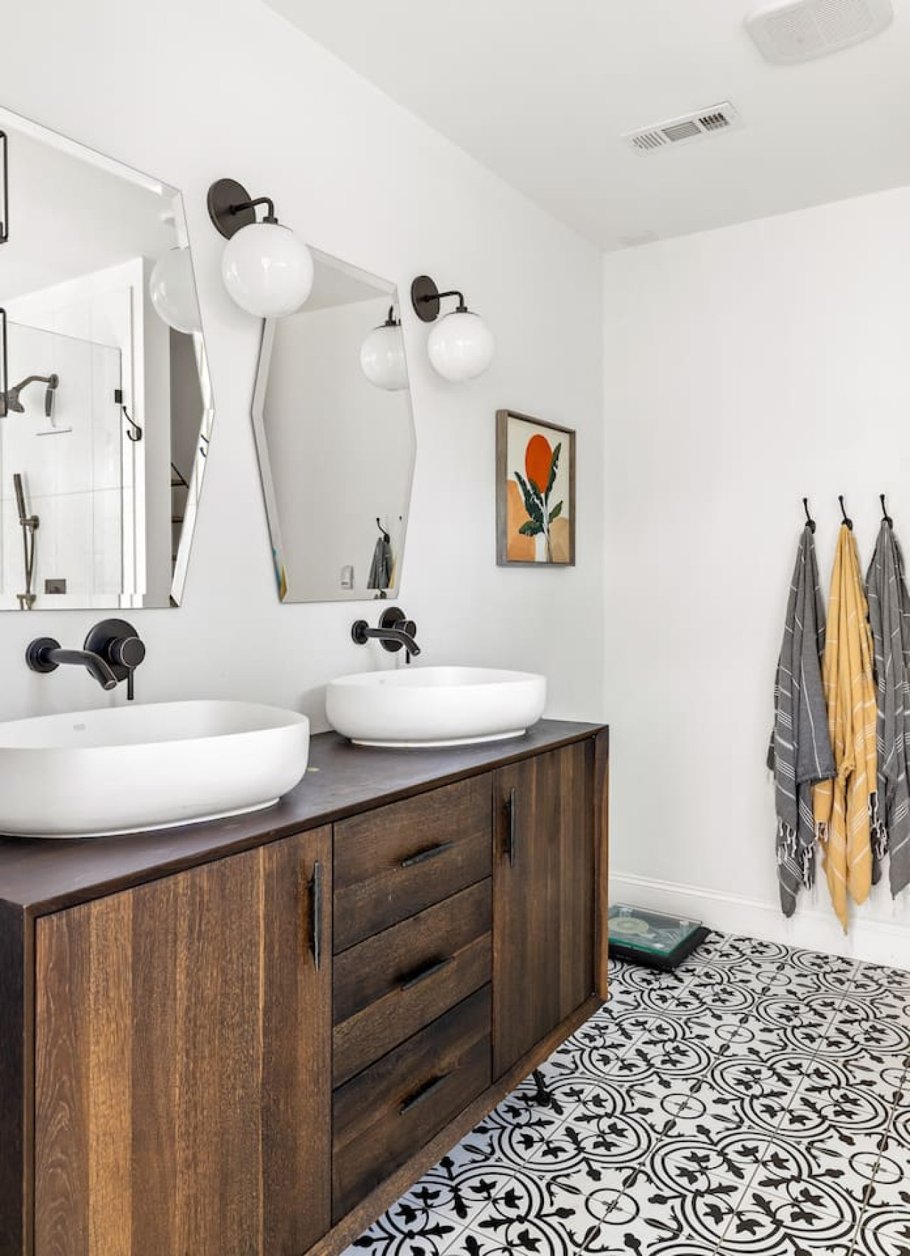 Bright and Spacious Home | Hapeville | LOCAL - Hapeville