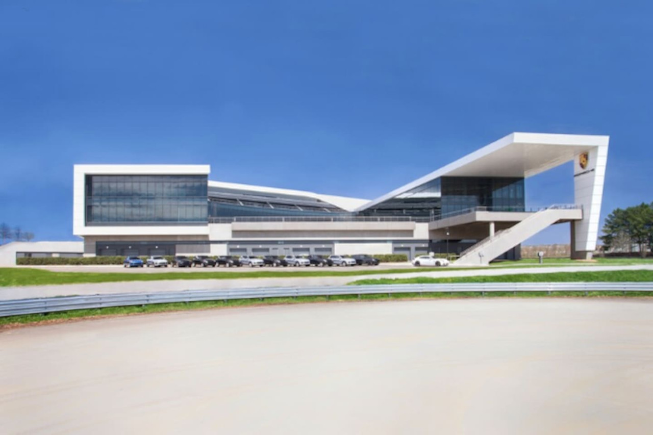 Bright and Spacious Home | Hapeville | LOCAL - Hapeville