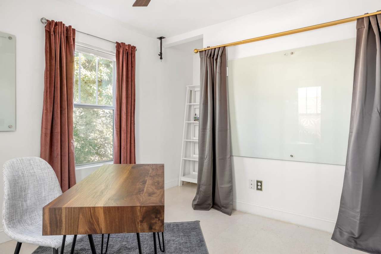 Bright and Spacious Home | Hapeville | LOCAL - Hapeville