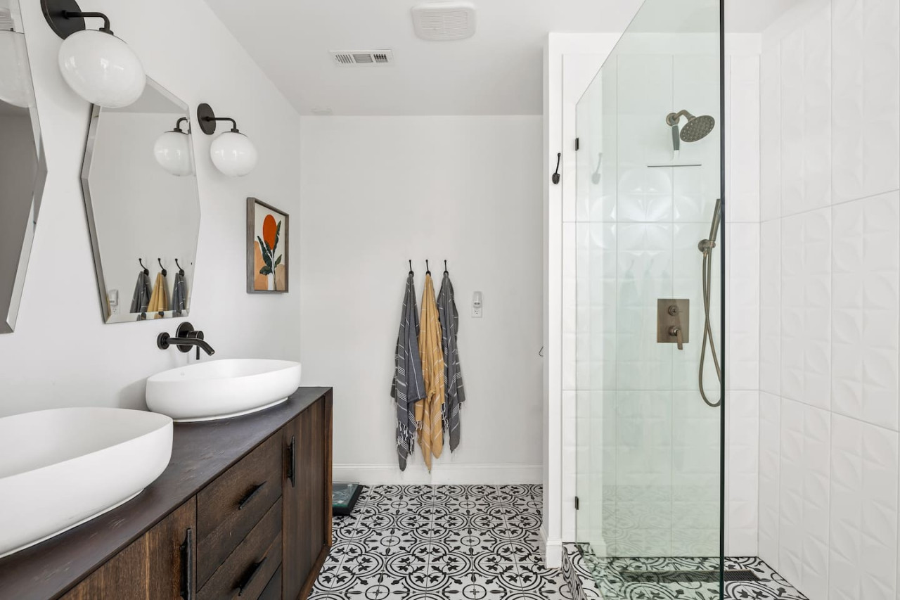 Bright and Spacious Home | Hapeville | LOCAL - Hapeville