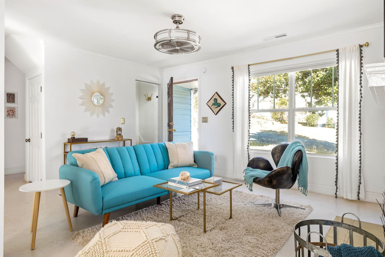 bright-and-spacious-home-or-hapeville-or-local/