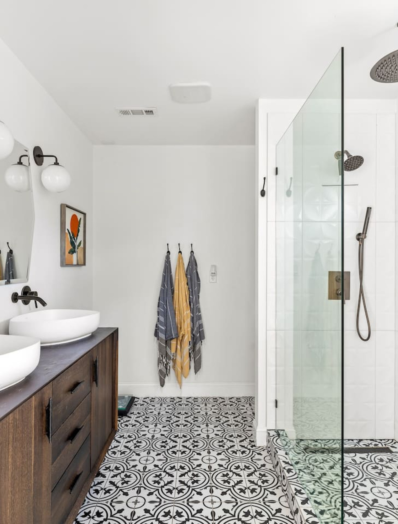 Bright and Spacious Home | Hapeville | LOCAL - Hapeville