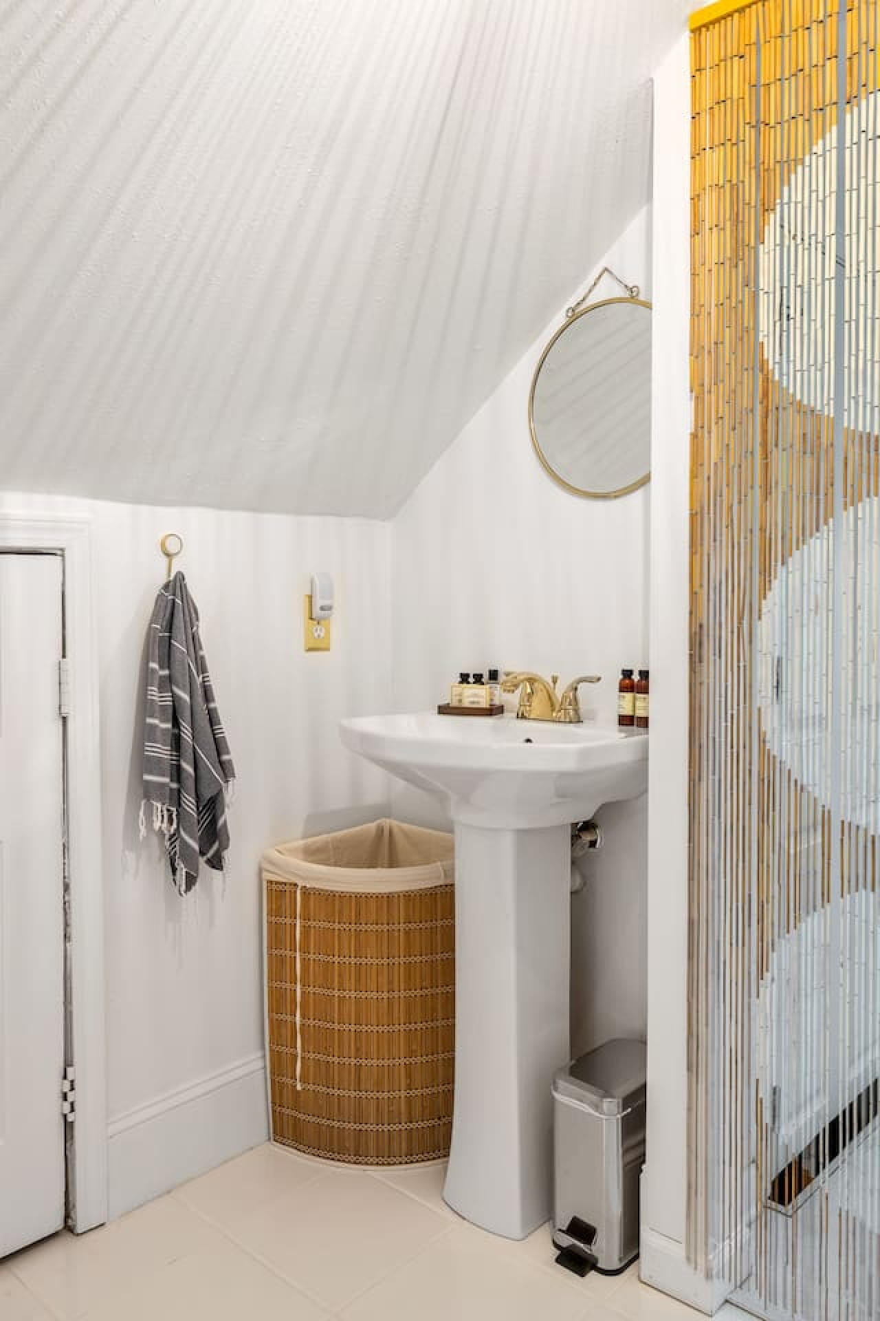 Bright and Spacious Home | Hapeville | LOCAL - Hapeville