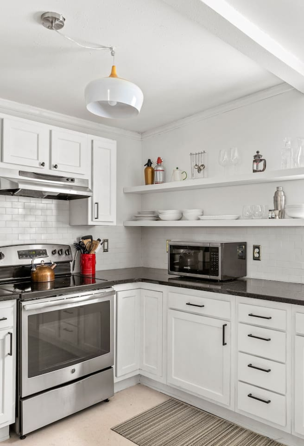 Bright and Spacious Home | Hapeville | LOCAL - Hapeville