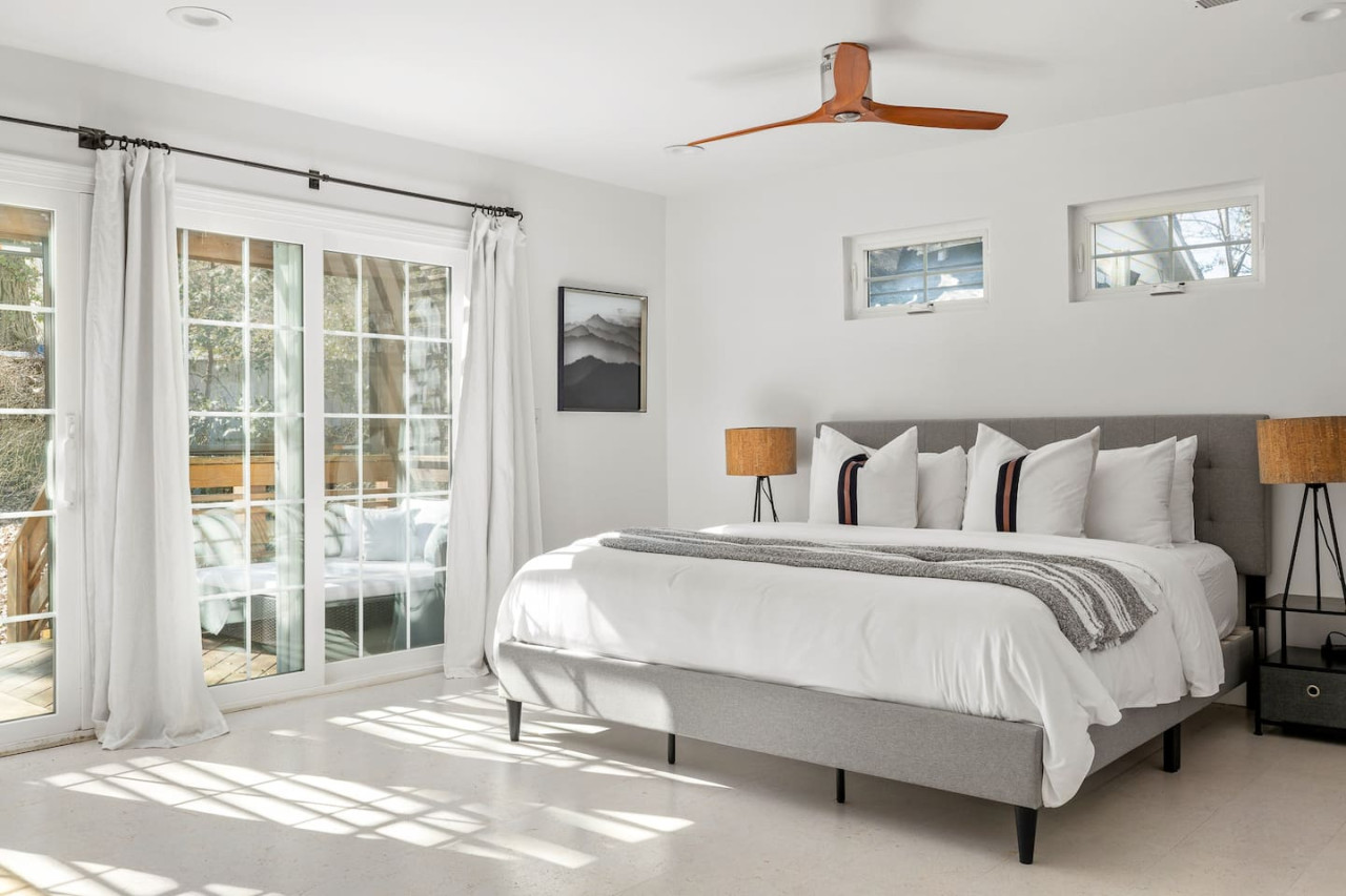 Bright and Spacious Home | Hapeville | LOCAL - Hapeville