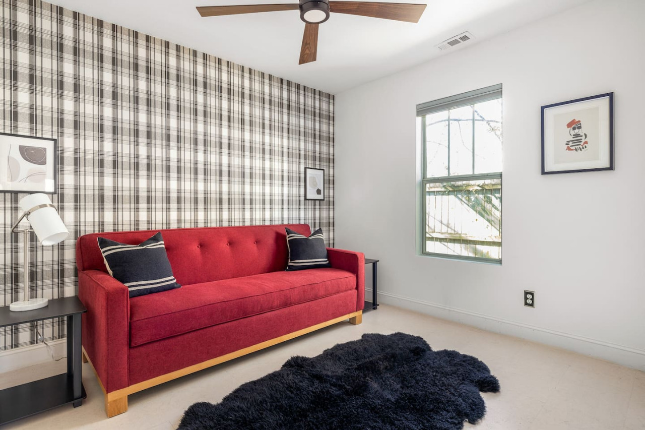 Bright and Spacious Home | Hapeville | LOCAL - Hapeville