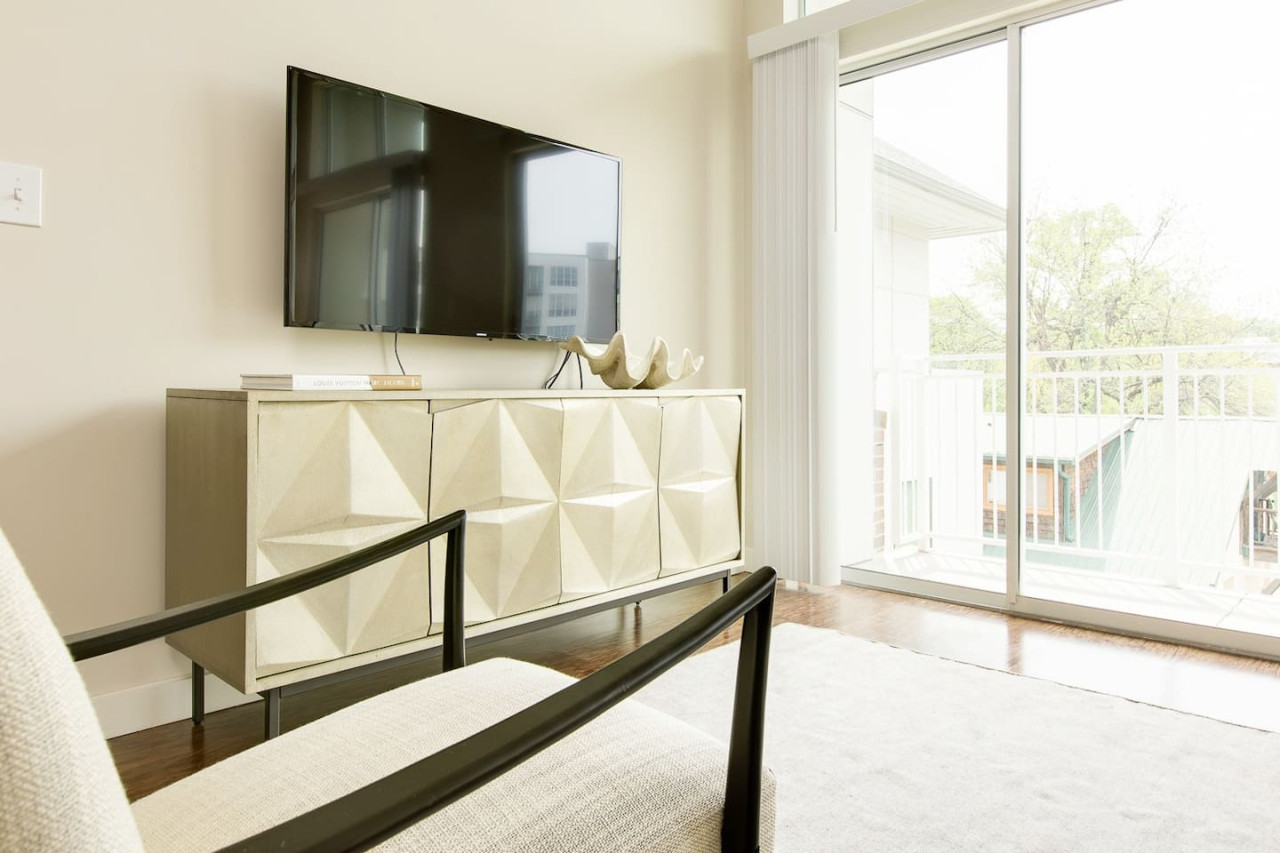 Serene & Sunny Suite | Inman Park | LOCAL - Atlanta