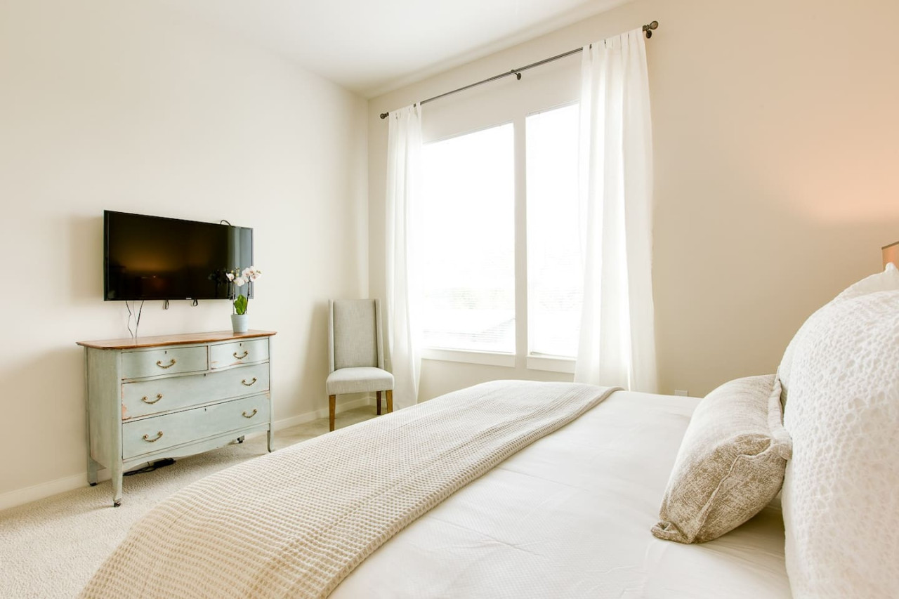 Serene & Sunny Suite | Inman Park | LOCAL - Atlanta