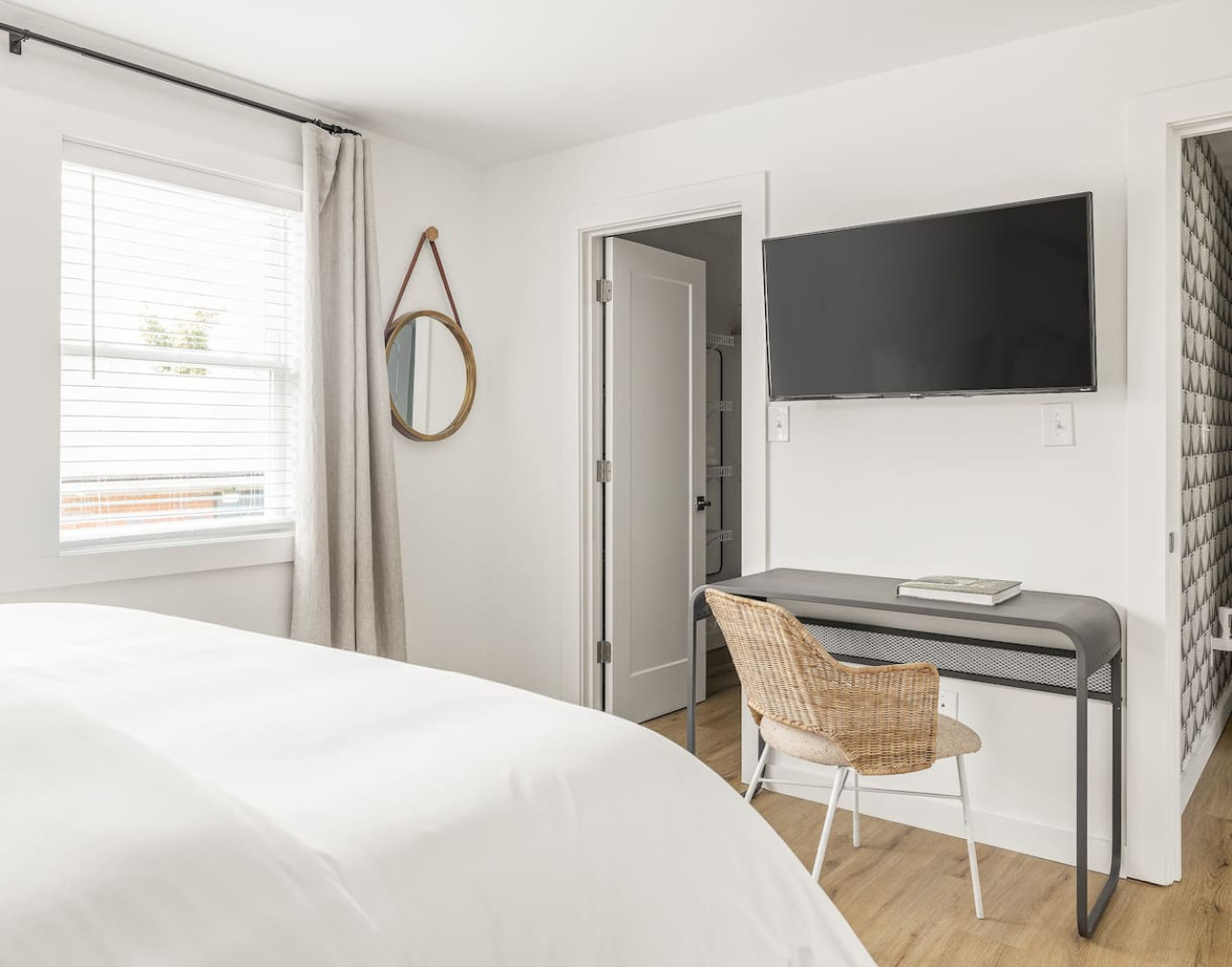 lush-and-lovely-flat-or-virginia-highland-or-local/