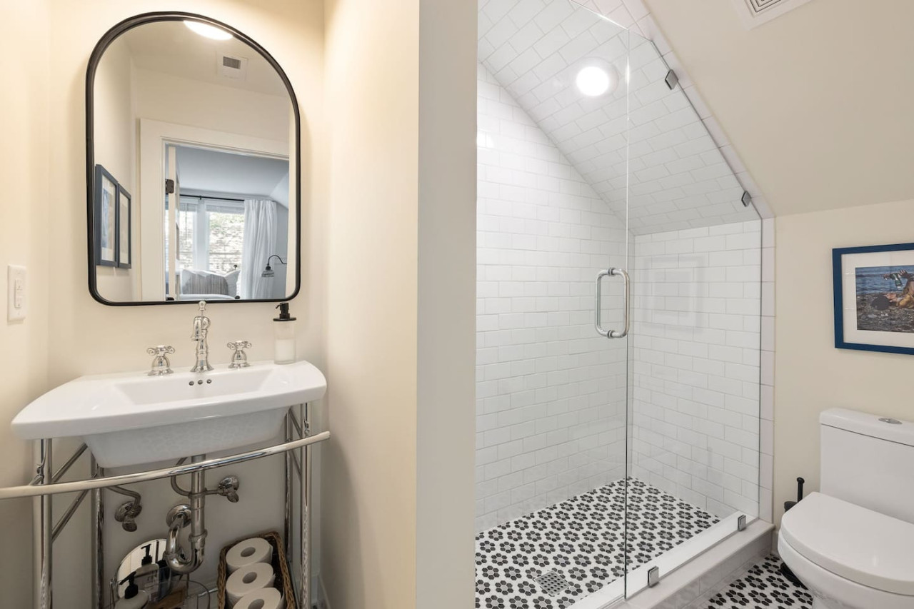 Spacious and Stunning Home | Inman Park | LOCAL - Atlanta