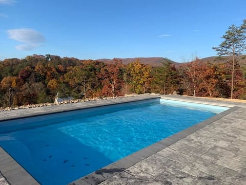 Island in the Sky*Game Room*Hot Tub*Heated Pool