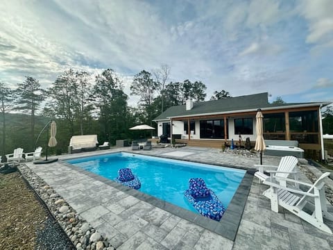 Island in the Sky*Game Room*Hot Tub*Heated Pool