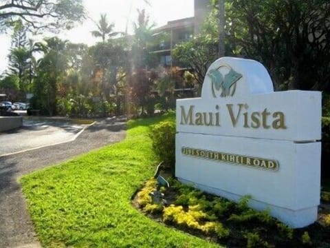Entrance to the Maui Vista Resort, just across the street from the beach