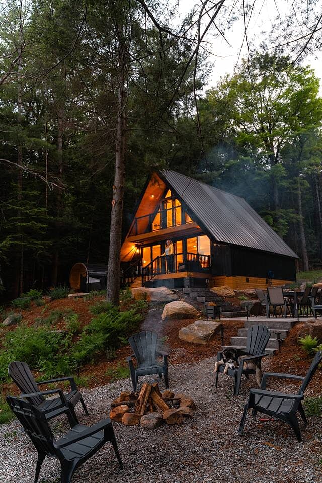 Waterfront A-frame Retreat with Sauna & Hot tub - Huntsville