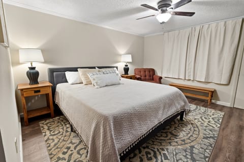 ML148 Corner Unit w/ Views & Fireplace - Connects to ML150 (rented separately)