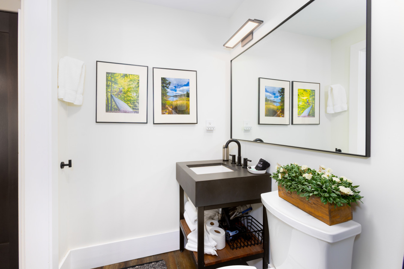 Primary en-suite full bathroom