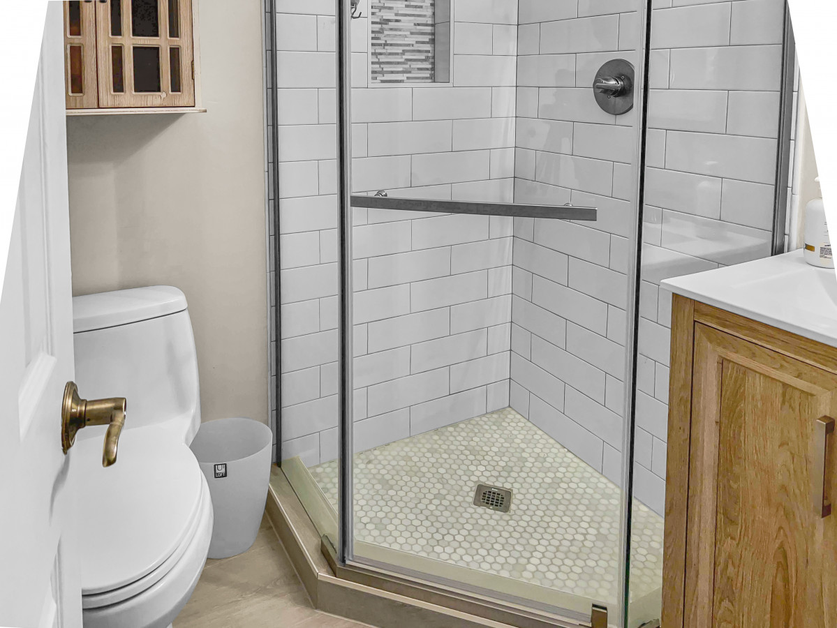 Hall bathroom off of the king bedroom