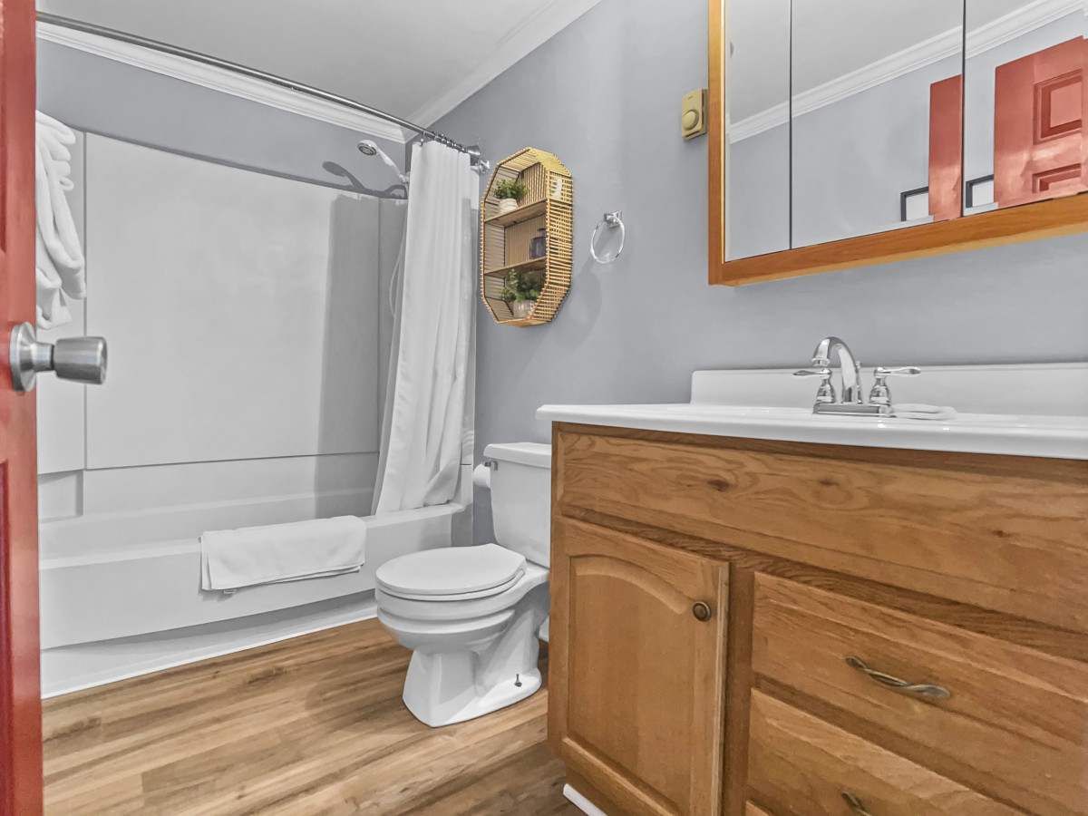 ml147-fresh-and-fun-1br-sleeps-4-near-village-slope-access-wi-fi-ez-park-no-steps/