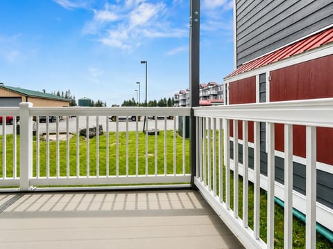 ML147 Fresh & Fun 1BR Sleeps 4 Near Village Slope Access Wi-Fi EZ Park No Steps