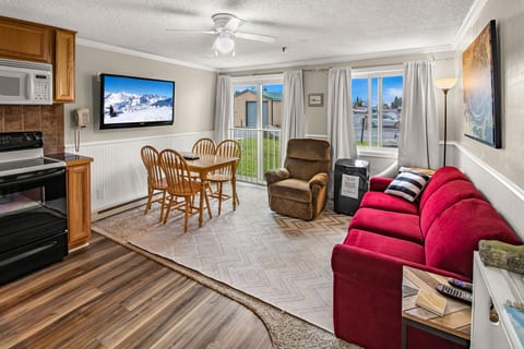 ML147 Fresh & Fun 1BR Sleeps 4 Near Village Slope Access Wi-Fi EZ Park No Steps