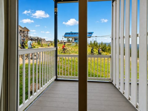 ML132 Rustic Condo Mountain Views 1st Floor Wi-Fi Parking