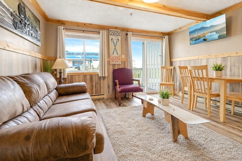 ML132 Rustic Condo Mountain Views 1st Floor Wi-Fi Parking