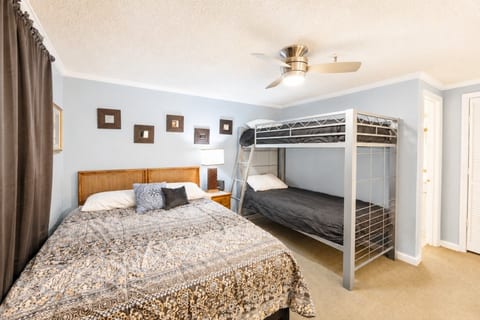 Ensuite Bedroom with queen bed and twin bunk