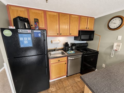 ML307 Classy & Clean! Recharge & Relax! Close to Village & Ballhooter Wi-Fi