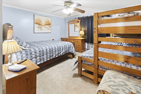 ML307 Classy & Clean! Recharge & Relax! Close to Village & Ballhooter Wi-Fi