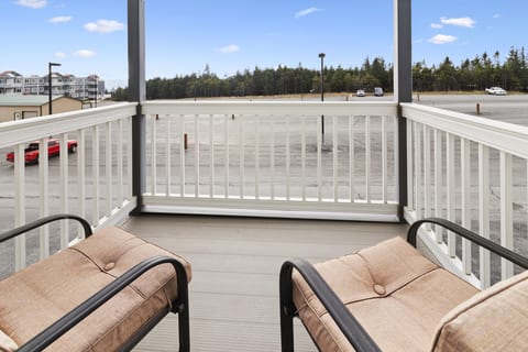 ML307 Classy & Clean! Recharge & Relax! Close to Village & Ballhooter Wi-Fi