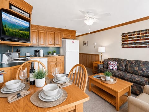 ML254 Easy Slope Access 1BR 1BA Close to Village Easy Parking WiFi Clean AC
