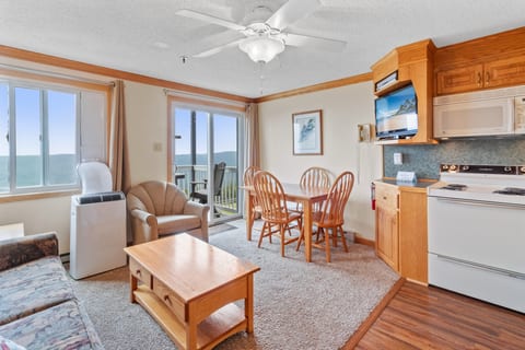 ML254 Easy Slope Access 1BR 1BA Close to Village Easy Parking WiFi Clean AC