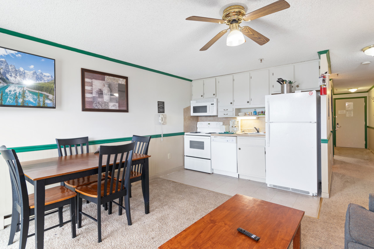 Fully-equipped with pots, pans & utensils