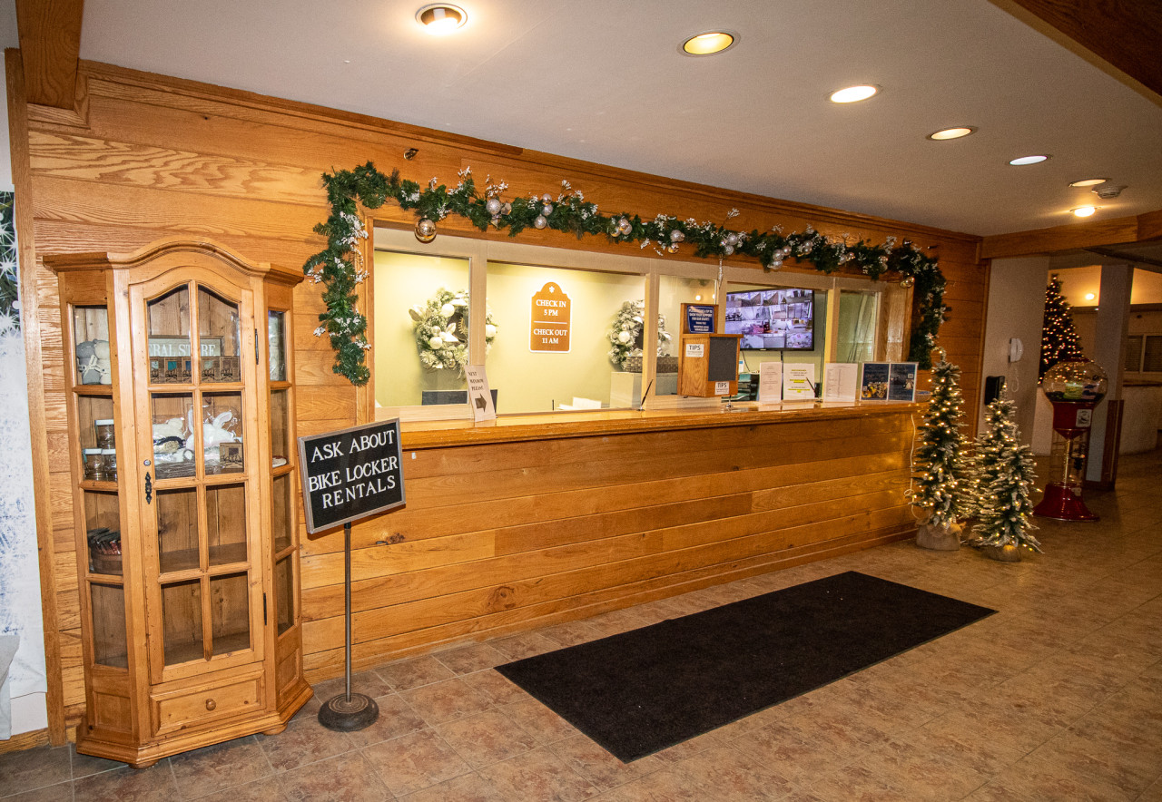 Mountain Lodge front desk