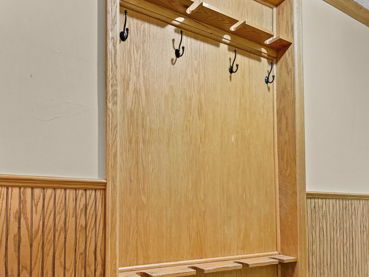 Built-in ski rack with hooks