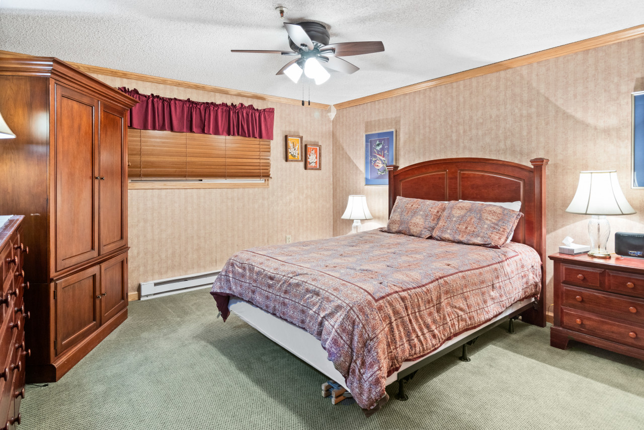 Master bedroom w/ queen bed and private full bath