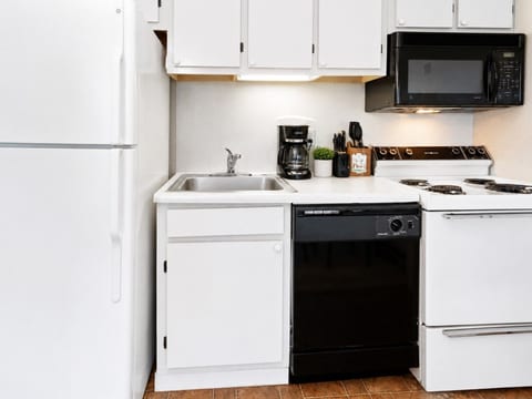 Fully-equipped kitchen