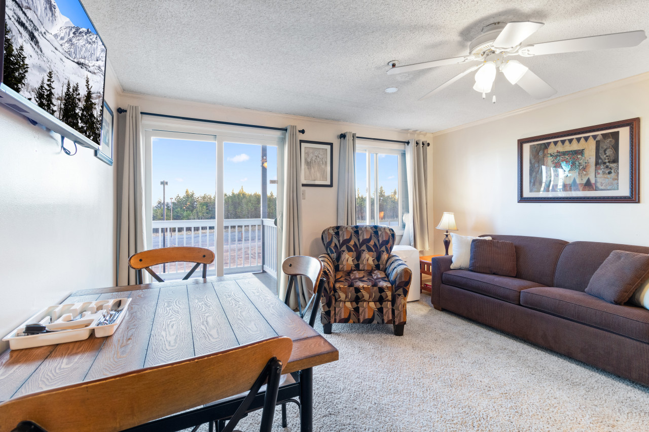 ML319 Close to Village and Slope Side EZ Parking Wi-Fi